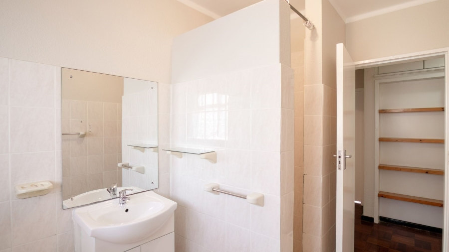To Let 2 Bedroom Property for Rent in Sea Point Western Cape